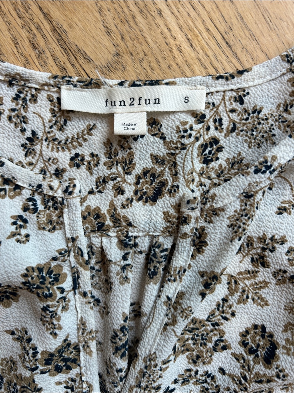 ๐ธ3 FOR $20๐ธ fun 2 fun Cream and Brown Floral Smocked Yoke Blouse - Picture 3 of 8